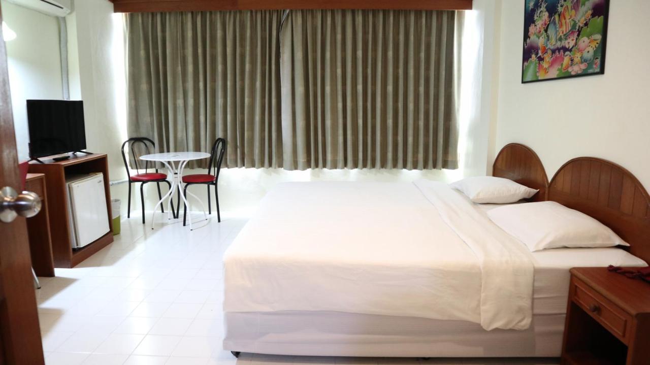 Patong Triple P Hotell Exteriör bild